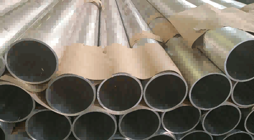 Tubos de aluminio stock